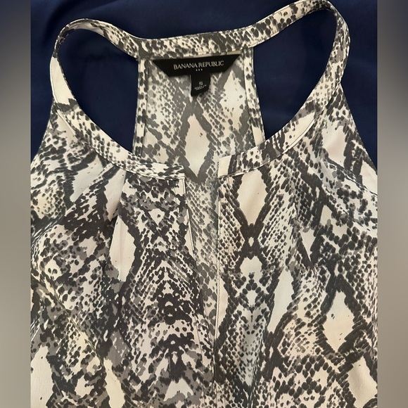 Banana Republic Snakeskin Print Top – Size Small - EUC - Picture 2 of 5